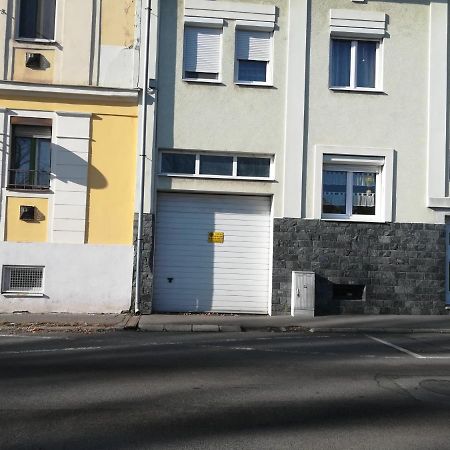 Viola Family Apartman Free Parking Печ Екстер'єр фото