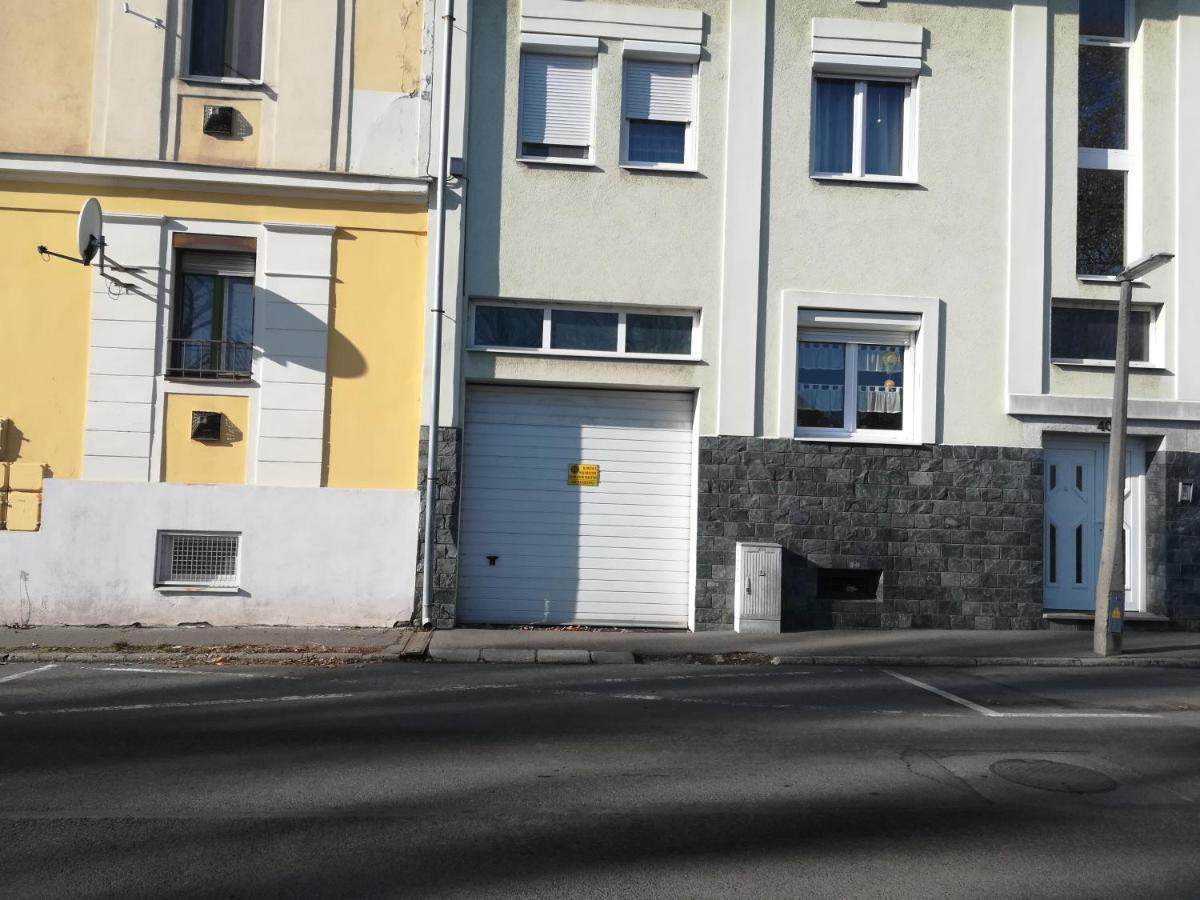 Viola Family Apartman Free Parking Печ Екстер'єр фото