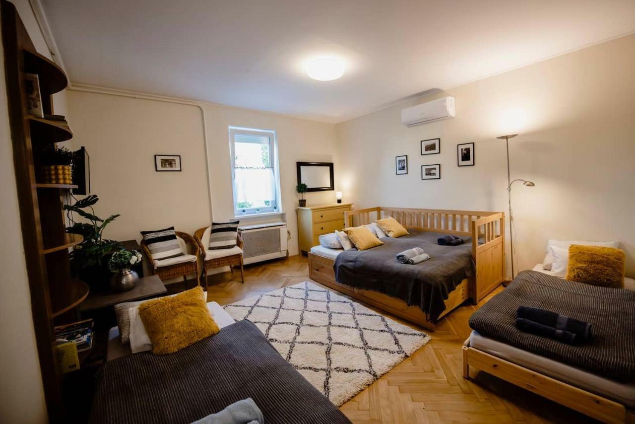 Viola Family Apartman Free Parking Печ Екстер'єр фото