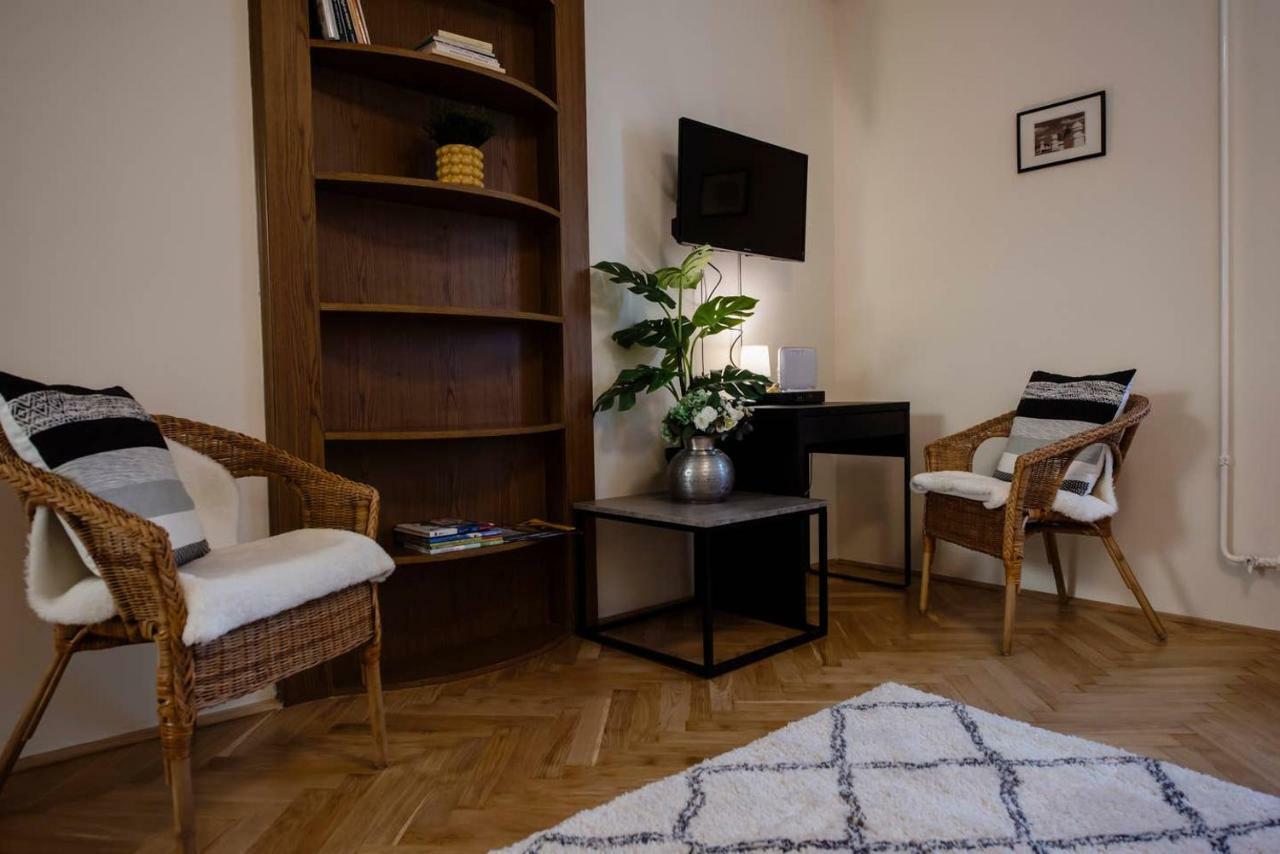 Viola Family Apartman Free Parking Печ Екстер'єр фото